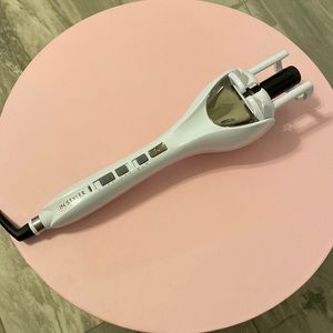 Instyler hair curler. Quick and easy curling.